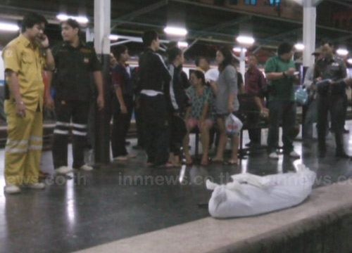 จนท.สับรางรถไฟหัวลำโพง เสียหลักล้ม ถูกทับขาด 2 ท่อน