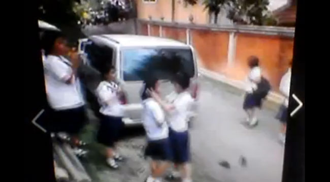 คลิป นักเรียนหญิง ม.ต้น ตบกัน