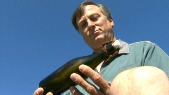 พบขวดจดหมายอายุ 107 ปี บนหาดแคนาดา คาดอายุมากสุดในโลก