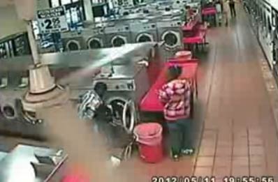 เผยชายเล่นพิเรนทร์จับเด็กยัดเครื่องซักผ้า ไม่ใช่พ่อเด็ก