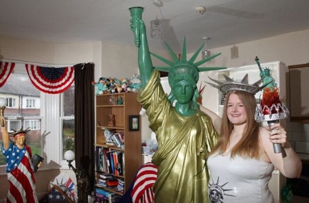 สาวอังกฤษสุดพิลึก มีอารมณ์กับเทพีเสรีภาพ