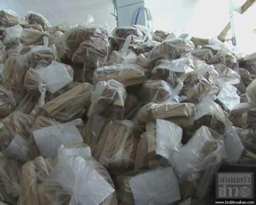 ชาวบ้านแห่รับยาผีบอกรักษาทุกโรคจนแน่นวัด