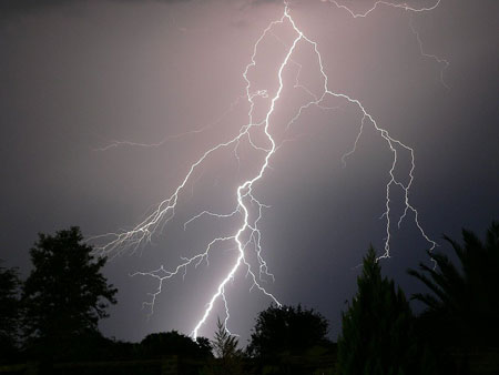 ฝนตกฟ้าผ่าในอินเดีย ดับแล้ว 10 ราย
