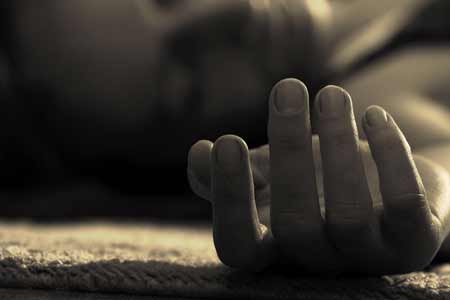 สามี ฉุน ภรรยามัวแต่ดูทีวีดึกดื่น คว้าไม้ฟาดดับ อ้างลื่นล้มหัวฟาดพื้น