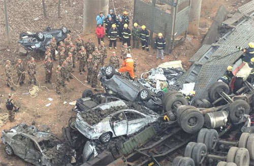 รถบรรทุกดอกไม้ไฟระเบิด