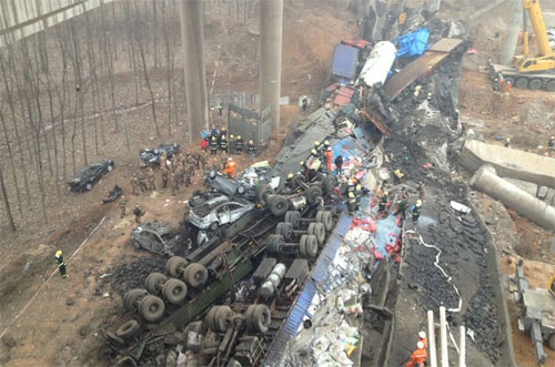 รถบรรทุกดอกไม้ไฟระเบิด