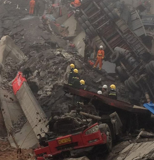 รถบรรทุกดอกไม้ไฟระเบิด