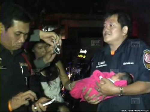 แม่ใจร้าย! ทิ้งลูกน้อยวัย 1 เดือน ในตู้โทรศัพท์ ซ.ลาดพร้าว 55