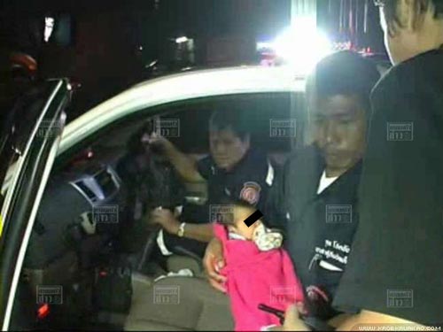 แม่ใจร้าย! ทิ้งลูกน้อยวัย 1 เดือน ในตู้โทรศัพท์ ซ.ลาดพร้าว 55