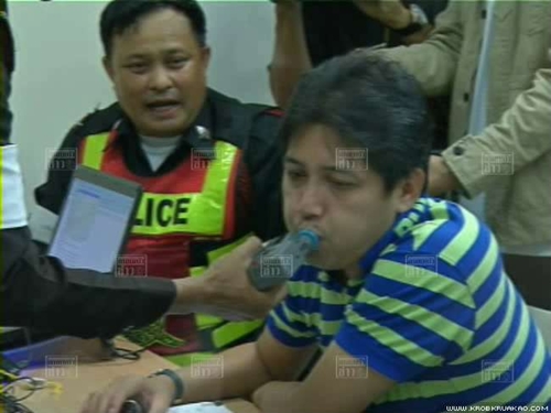 ต่าย เชิญยิ้ม