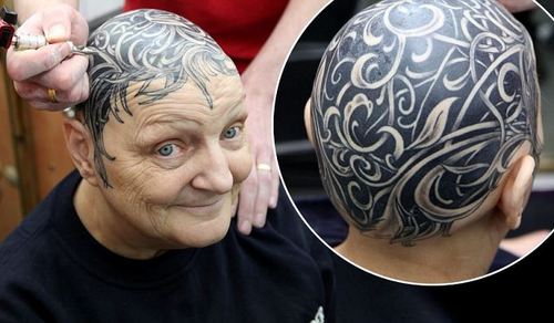 คุณยายวัย 60 สักที่หัวสุดแนว 