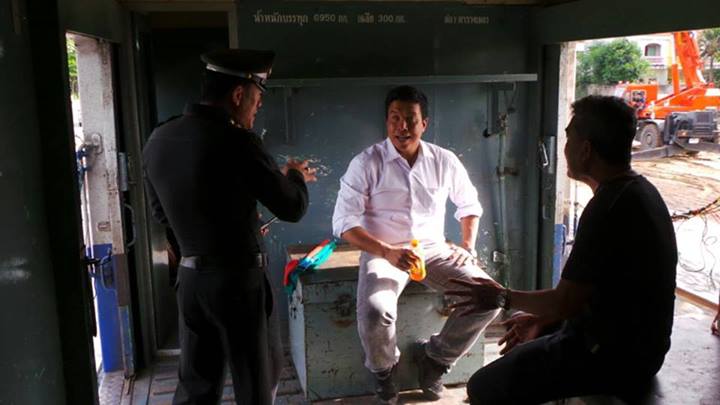 ชัชชาติ สิทธิพันธุ์ นั่งรถไฟชั้น 3 ไปสุรินทร์