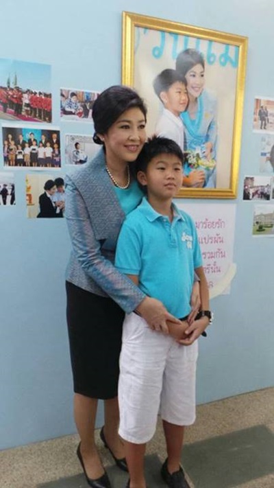 ยิ่งลักษณ์ ชินวัตร ร่วมงานวันแม่ ที่โรงเรียนน้องไปป์