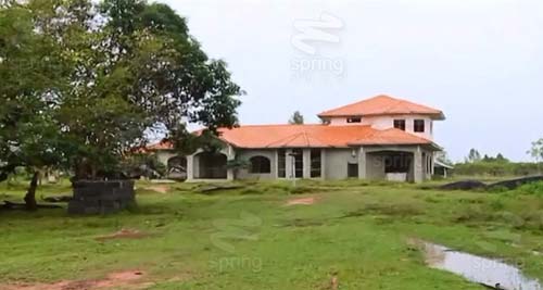 หลวงปู่เณรคำ สร้างบ้านให้เมีย 