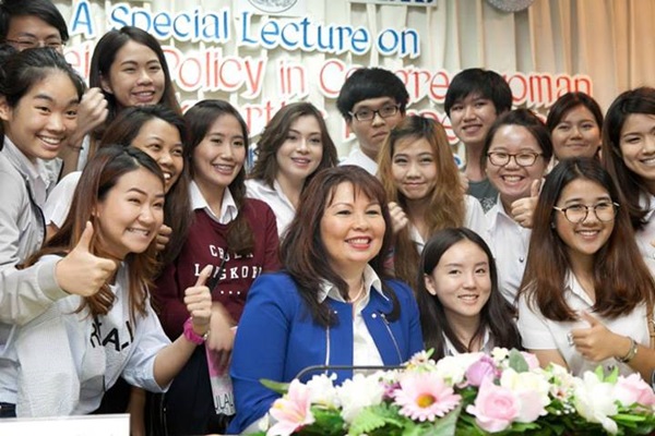 พ.ท.หญิง ลัดดา แทมมี่ ดักเวิร์ธ บรรยายพิเศษแก่นิสิตจุฬาฯ