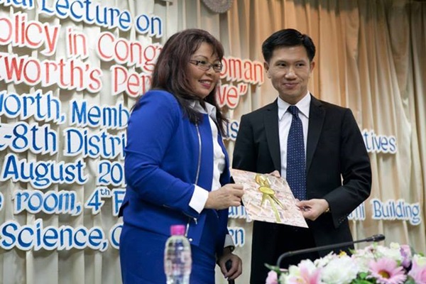 พ.ท.หญิง ลัดดา แทมมี่ ดักเวิร์ธ บรรยายพิเศษแก่นิสิตจุฬาฯ