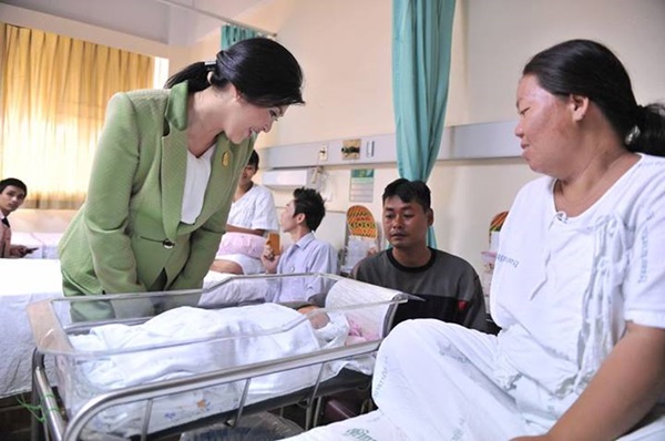 นายกยิ่งลักษณ์ เปิด โครงการฝากท้องทุกที่ฟรีทุกสิทธิ์  