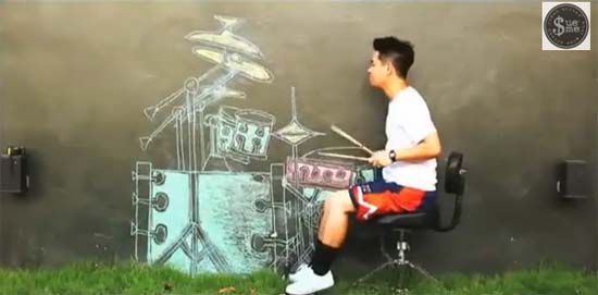 คลิปตีกลองล่องหน BBC ตีข่าวหนุ่มไทย ตีกลองล่องหน