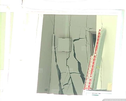 ตึกก่อสร้าง 8 ชั้น หลังห้างเซียร์ เอียงตัว หวั่นถล่ม