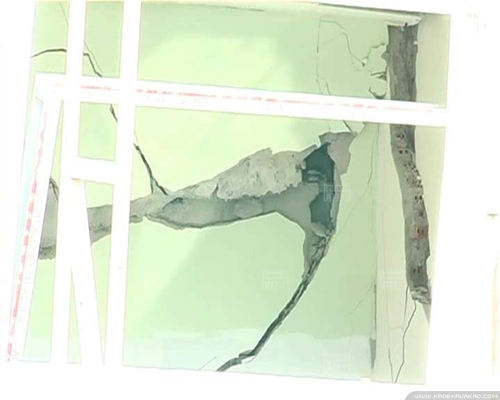 ตึกก่อสร้าง 8 ชั้น หลังห้างเซียร์ เอียงตัว หวั่นถล่ม