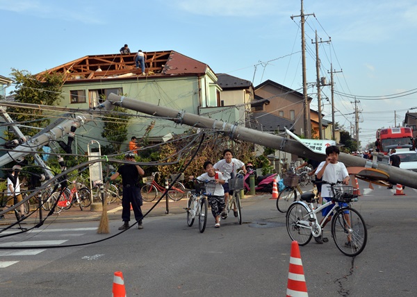 ทอร์นาโดถล่มญี่ปุ่น 