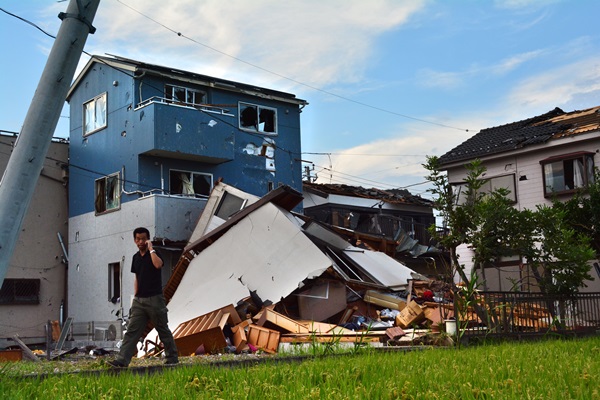 ทอร์นาโดถล่มญี่ปุ่น 