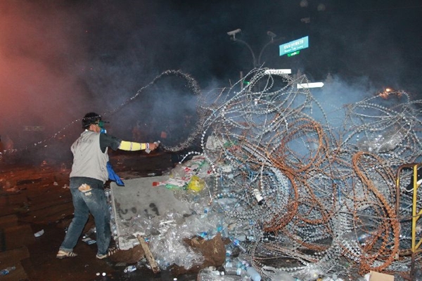 แยกอรทัย เดือดทั้งคืน เผยมีกลุ่มมือที่ 3 หวังปั่นป่วนสถานการณ์