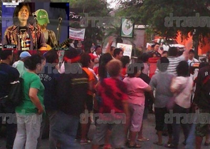 เสื้อแดงเชียงใหม่บุกไล่วงมาลีฮวนน่า เคืองขึ้นเวที กปปส. ด่านายกฯ 