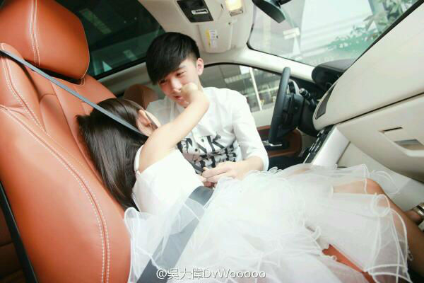 ​แชร์กระจาย ความน่ารักของพี่ชาย-น้องสาวชาวจีน อายุห่างกัน 18 ปี