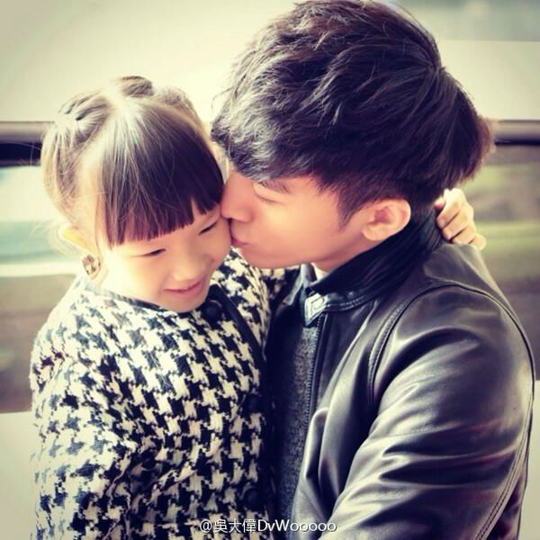 ​แชร์กระจาย ความน่ารักของพี่ชาย-น้องสาวชาวจีน อายุห่างกัน 18 ปี