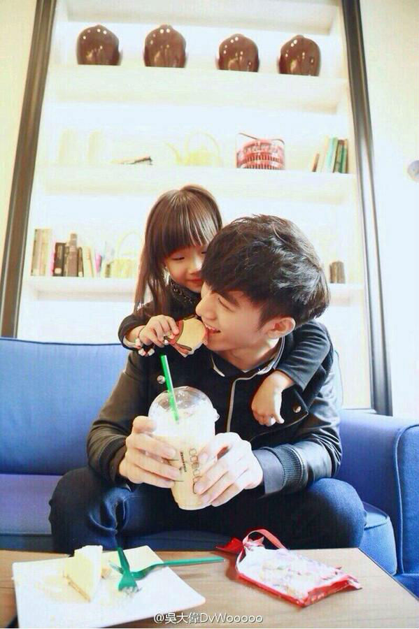 ​แชร์กระจาย ความน่ารักของพี่ชาย-น้องสาวชาวจีน อายุห่างกัน 18 ปี