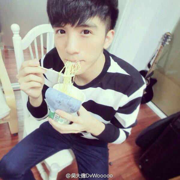 ​แชร์กระจาย ความน่ารักของพี่ชาย-น้องสาวชาวจีน อายุห่างกัน 18 ปี