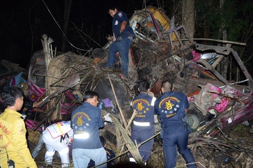 รถทัวร์ตกเหวดอยลวก จ.ตาก