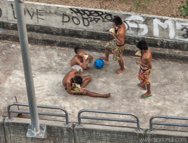 เตือนภัย แก๊งเด็กดมกาว สะพานชิดลม