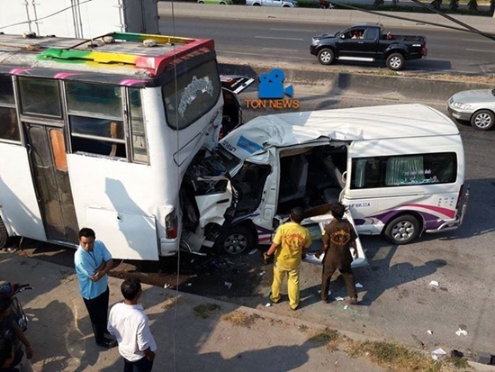 วอนช่วย นักศึกษาสาวบาดเจ็บสาหัส จากเหตุรถตู้โดยสารซิ่งชนรถบัส