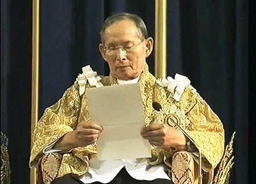 สื่อทั่วโลกรายงาน พระราชดำรัสในหลวง ขอให้สามัคคีเป็นปึกแผ่น