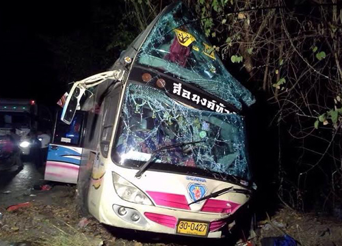 รถทัศนศึกษา โรงเรียนบ้านดงหลบ ชนรถพ่วง