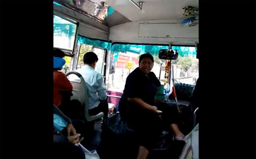 คลิปกระเป๋ารถเมล์ด่าผู้โดยสาร โดนสวนกลับด่ากันนัว