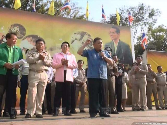 ชาวนาภาคเหนือ ปิดถนนร้องรัฐจ่ายเงินจำนำข้าว ขีดเส้นตาย 15 ม.ค.