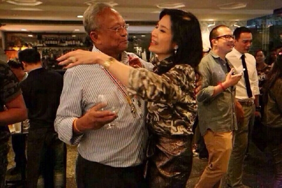 ปาร์ตี้วันเกิด ณัฐพล ทีปสุวรรณ แกนนำ กปปส. ใส่ชุดลายพราง 