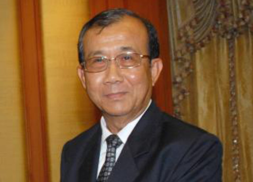 ดร.พีรพันธุ์ พาลุสุข 