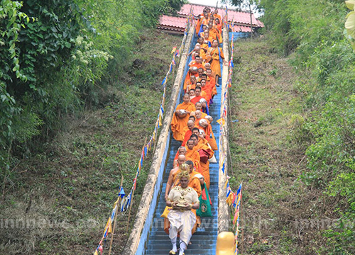 ตักบาตรเทโว อุทัยธานี 