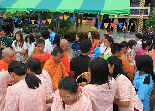 ตักบาตรเทโว อุทัยธานี 