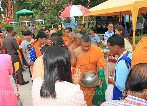 ตักบาตรเทโว อุทัยธานี 