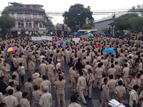 กำนัน-ผู้ว่าฯ ทั่วประเทศ บุกกรุง แสดงพลังทวงคืนมหาดไทย 