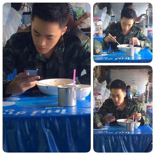 ทหารหล่อบอกด้วย