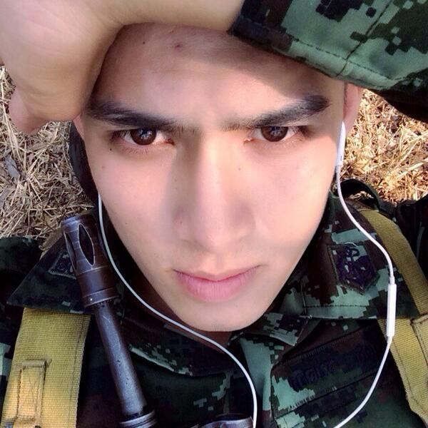 ทหารหล่อบอกด้วย