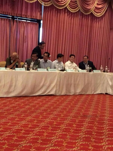 สุเทพ-นิวัฒน์ธำรง นำทีม กปปส.-รัฐบาล ร่วมถก กอ.รส.