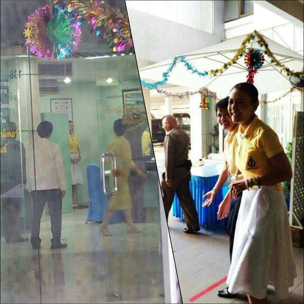 น.ส. ศรีรัศมิ์ สุวะดี สีหน้ายิ้มแย้ม ทำบัตรประชาชนใหม่