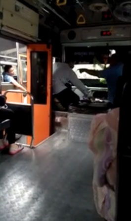 รถเมล์สาย 75 ขับแข่ง-แย่งรับผู้โดยสาร ซัดดราม่าใส่กันไม่ยั้ง